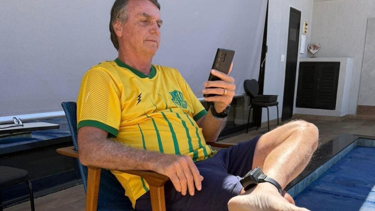 Moraes decreta prisão domiciliar de Bolsonaro