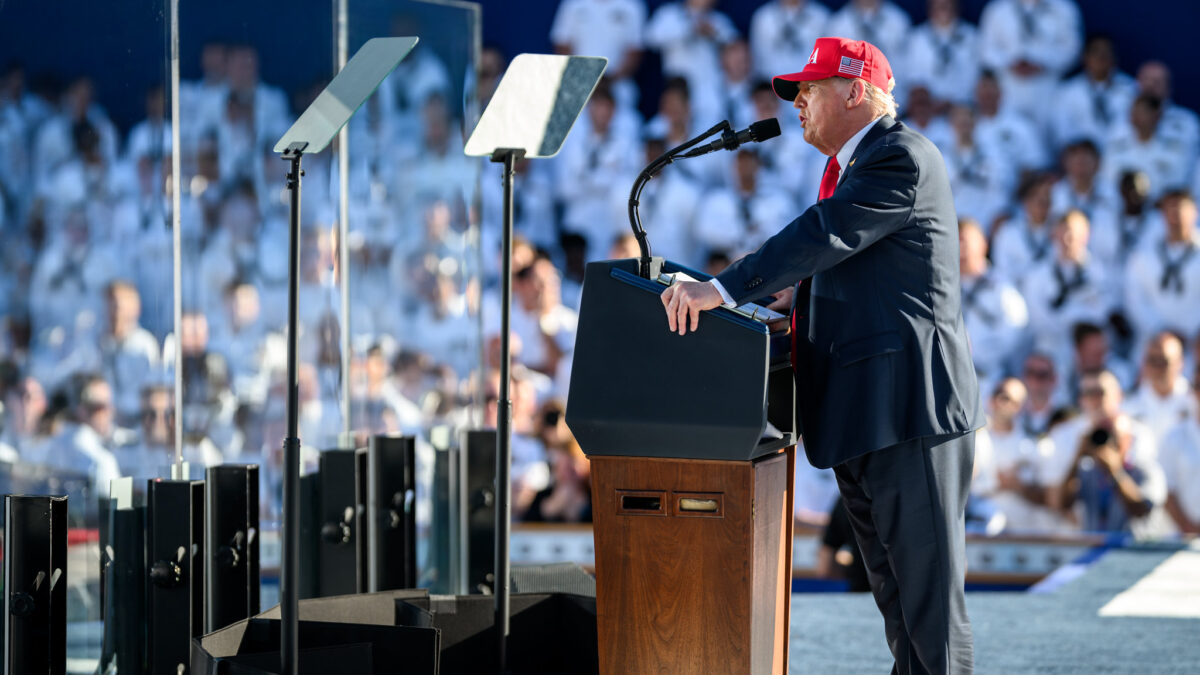 Trump diz que ajuda financeira à Argentina vai depender do resultado de eleições
